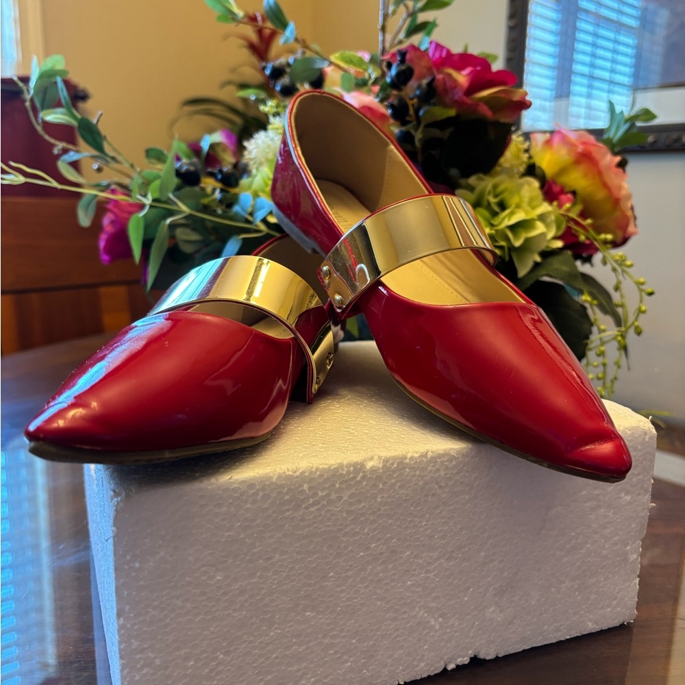 Tulipano Womens Shoes Red with Gold Accents